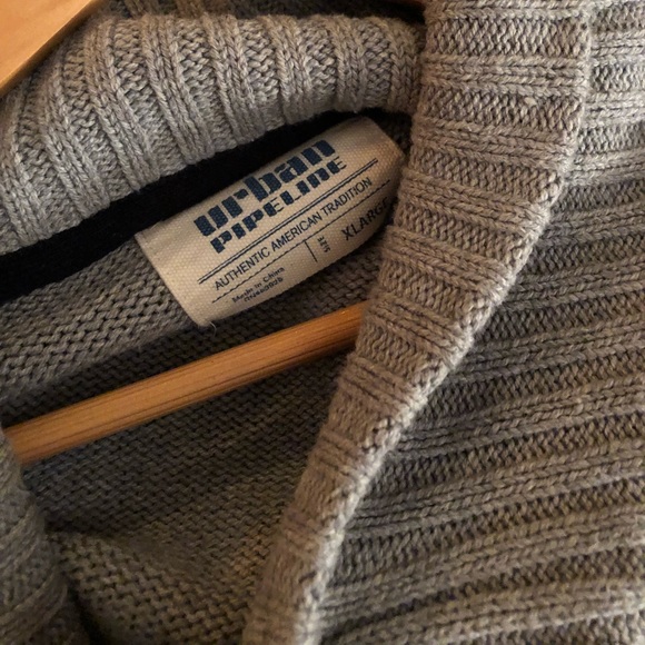 Grandpa Sweater 🧓🏻 - Picture 2 of 2